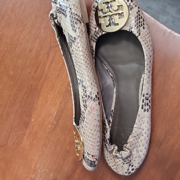 Used worn tight size 8 Tory Burch shoes. - Picture 4 of 4